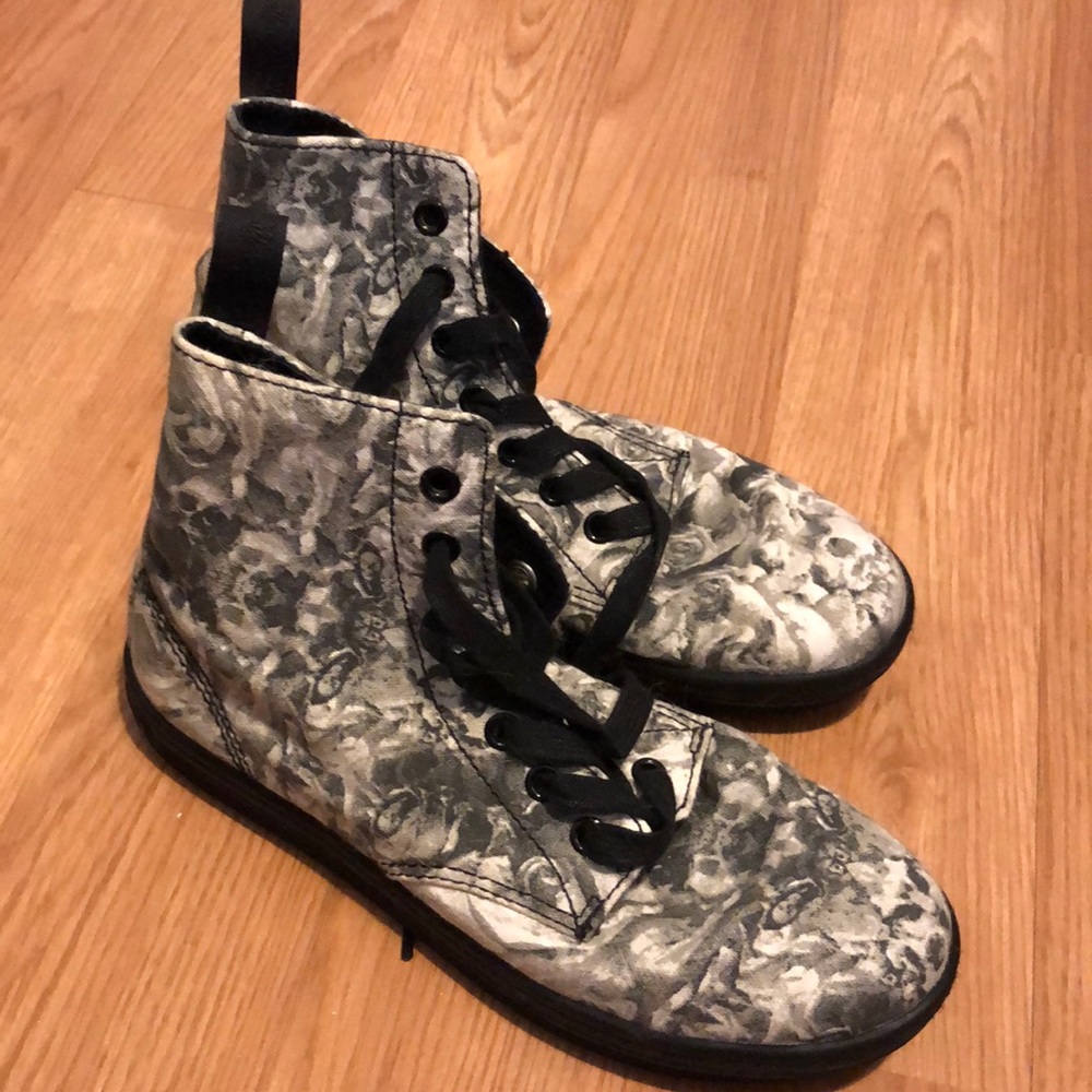 Dr. Martens women’s boots size 6
